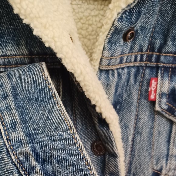 Levi's® Premium Sherpa Denim Jacket - Picture 7 of 7